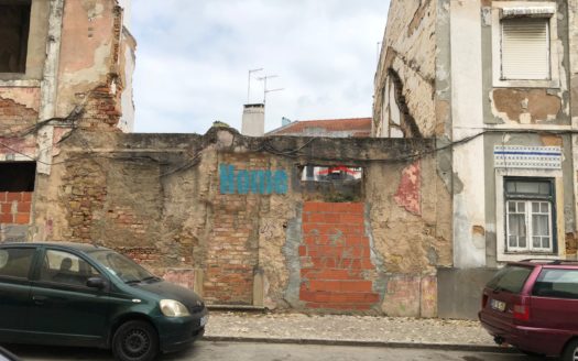 Prédio de 3 andares no Centro de Alhandra